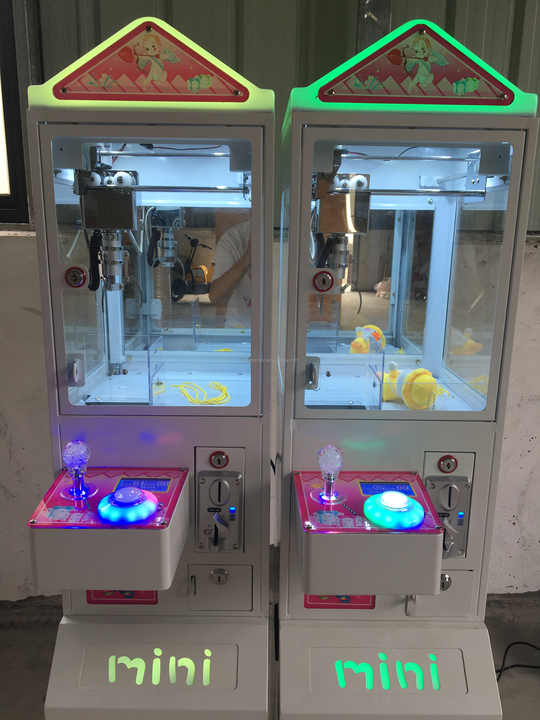 ตู้คีบตุ๊กตาขนาดเล็กแบบหยอดเหร - Arcade Toy Claw Vending Machine บทวิจารณ์และราคา